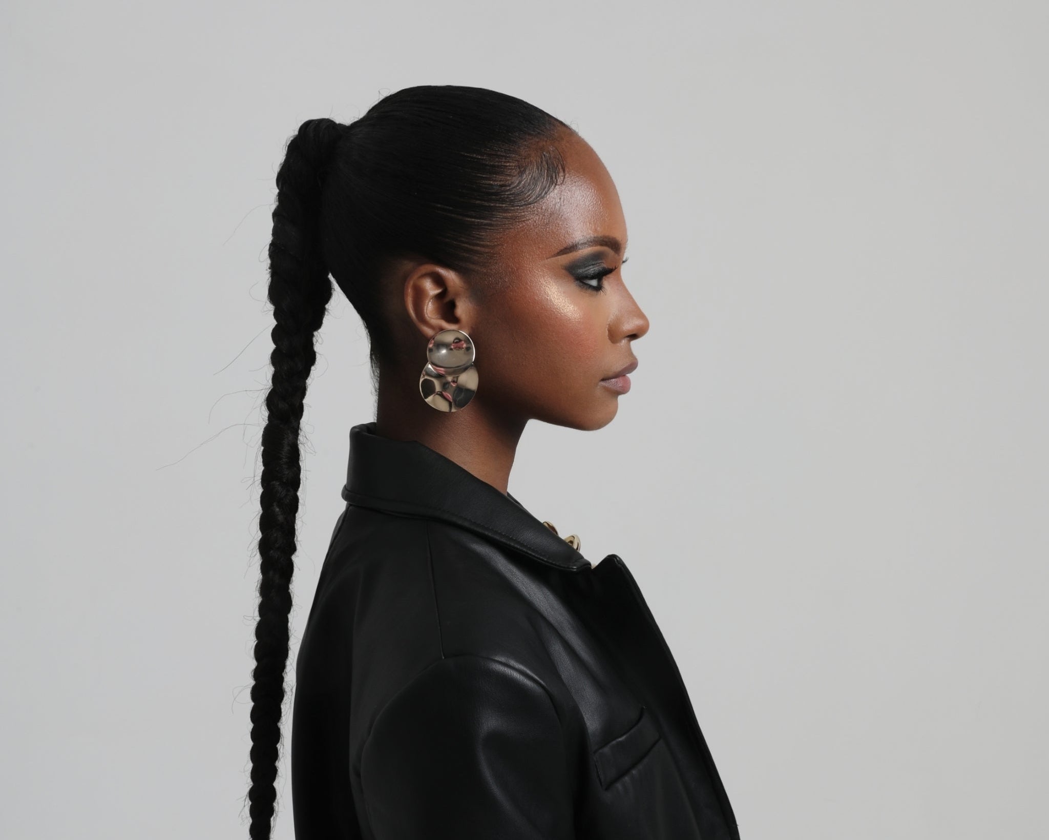 Professionelle Braids und Flechtfrisuren für Afrohaare – CK Hair in Mering bei Augsburg bietet individuelle Flechttechniken und Haarverlängerungen.