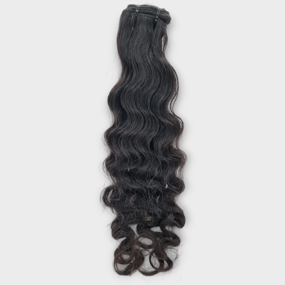 Raw Hair Rohhaar Weft Tressen lockig in Farbe 1B Naturschwarz aus unbehandeltem Echthaar für natürliche Haarverlängerung und Haarverdichtung, erhältlich in verschiedenen Längen.